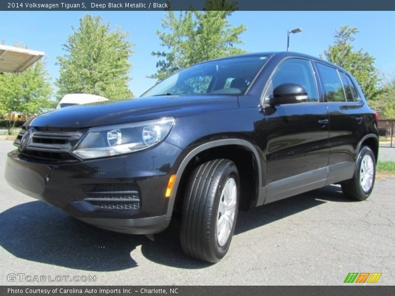 Front 3/4 View of 2014 Tiguan S