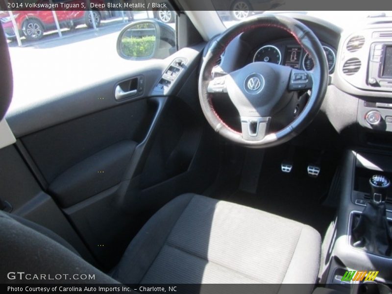 Deep Black Metallic / Black 2014 Volkswagen Tiguan S
