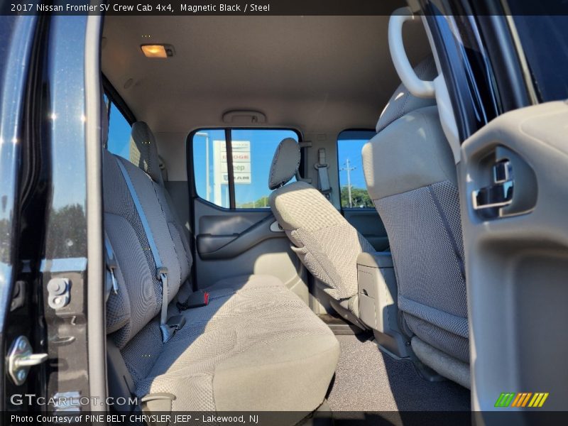 Magnetic Black / Steel 2017 Nissan Frontier SV Crew Cab 4x4