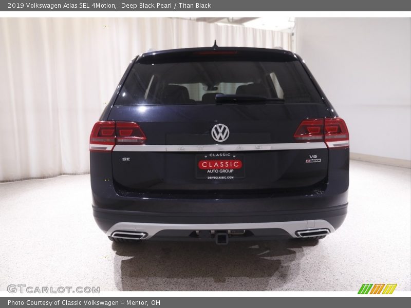 Deep Black Pearl / Titan Black 2019 Volkswagen Atlas SEL 4Motion