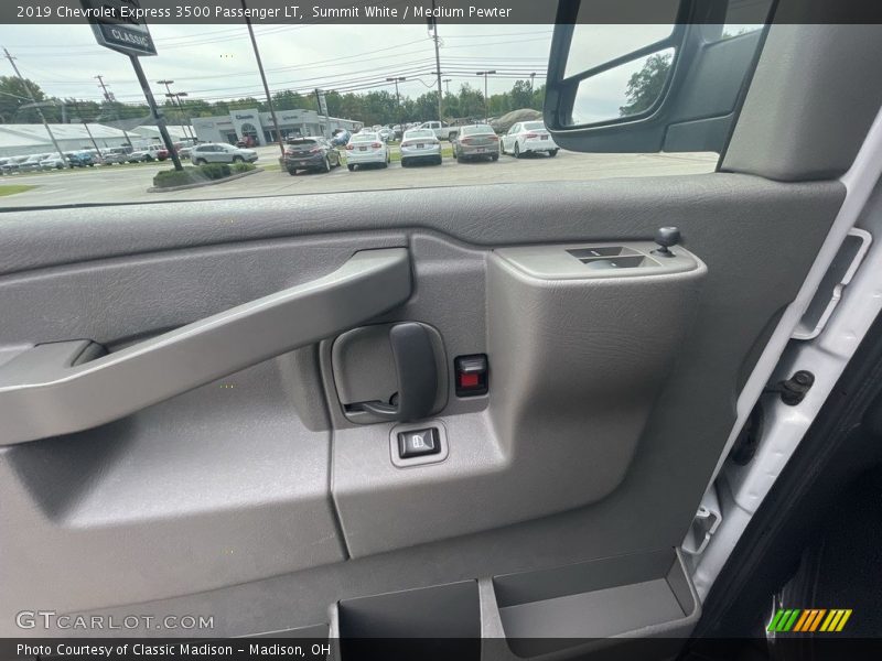 Summit White / Medium Pewter 2019 Chevrolet Express 3500 Passenger LT