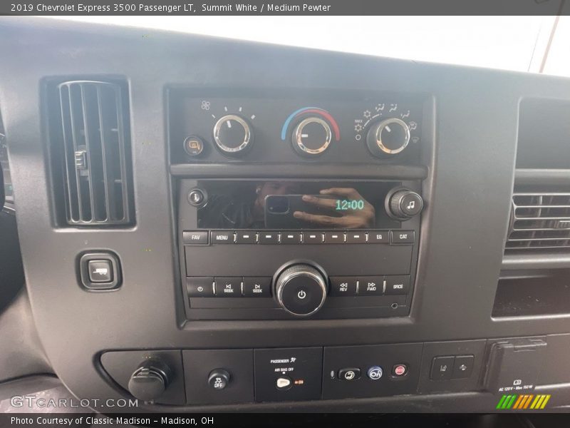Summit White / Medium Pewter 2019 Chevrolet Express 3500 Passenger LT
