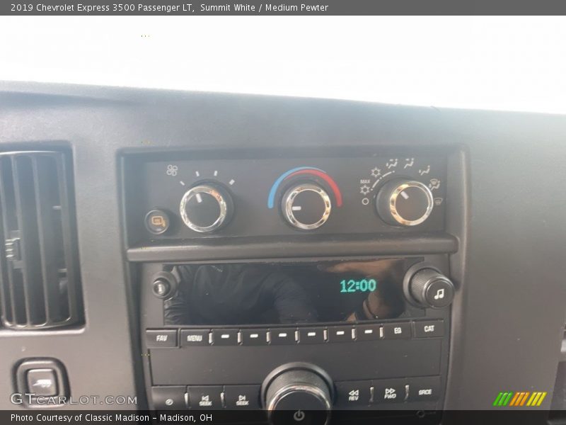Summit White / Medium Pewter 2019 Chevrolet Express 3500 Passenger LT