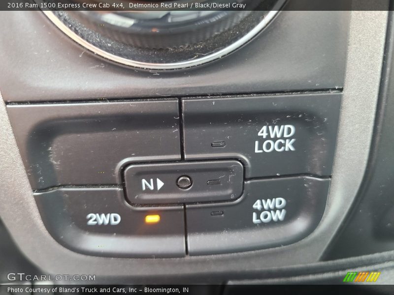 Delmonico Red Pearl / Black/Diesel Gray 2016 Ram 1500 Express Crew Cab 4x4