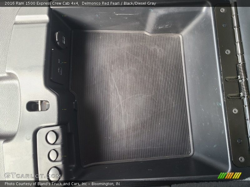 Delmonico Red Pearl / Black/Diesel Gray 2016 Ram 1500 Express Crew Cab 4x4