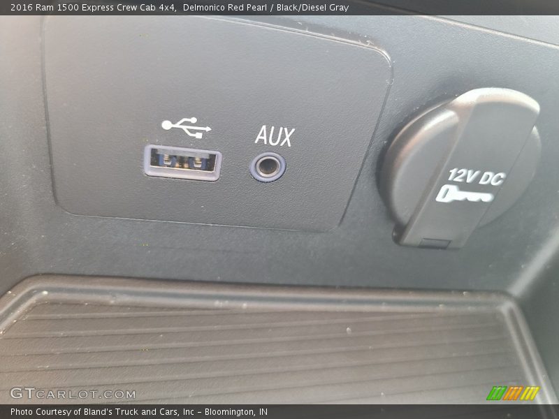 Delmonico Red Pearl / Black/Diesel Gray 2016 Ram 1500 Express Crew Cab 4x4