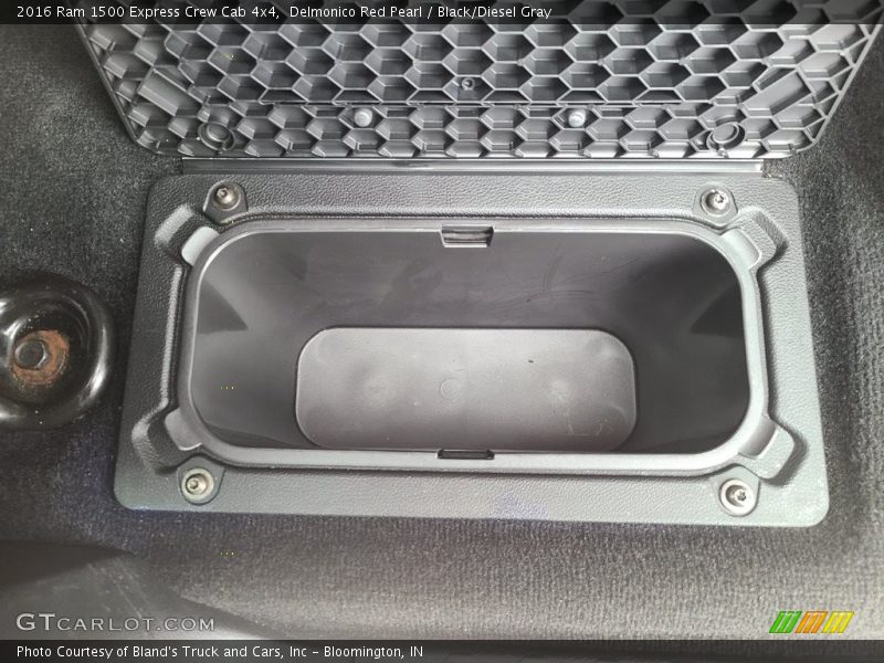 Delmonico Red Pearl / Black/Diesel Gray 2016 Ram 1500 Express Crew Cab 4x4