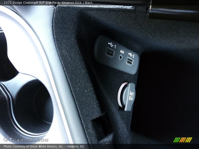 Sinamon Stick / Black 2022 Dodge Challenger R/T Scat Pack