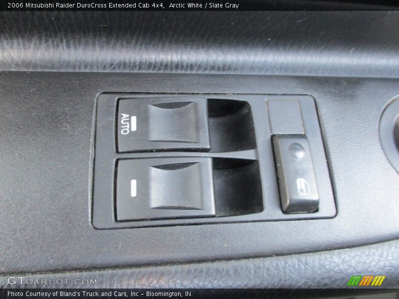 Arctic White / Slate Gray 2006 Mitsubishi Raider DuroCross Extended Cab 4x4