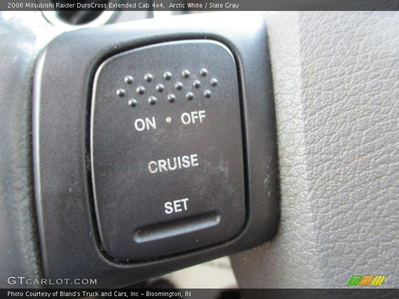  2006 Raider DuroCross Extended Cab 4x4 Steering Wheel