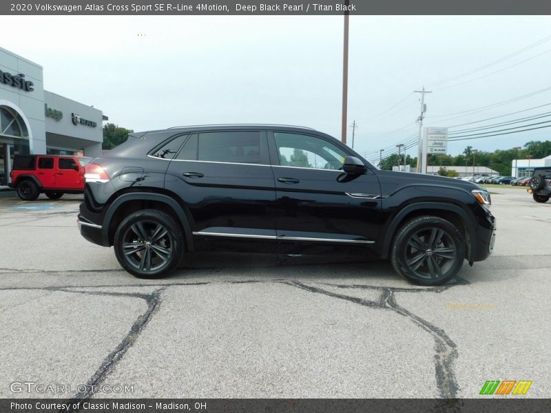 Deep Black Pearl / Titan Black 2020 Volkswagen Atlas Cross Sport SE R-Line 4Motion