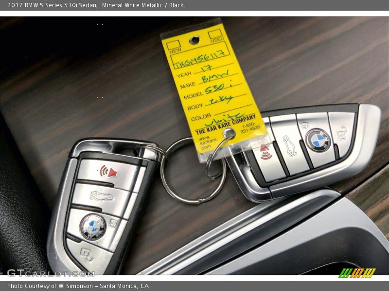 Mineral White Metallic / Black 2017 BMW 5 Series 530i Sedan