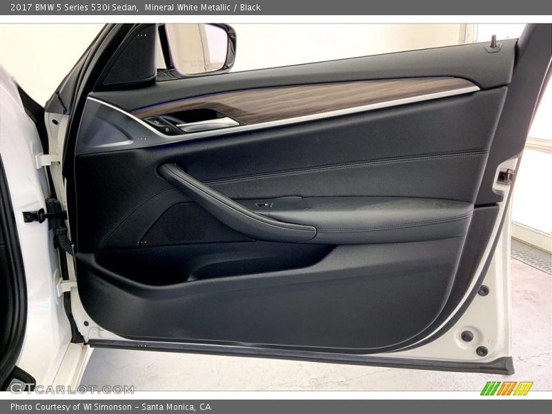 Mineral White Metallic / Black 2017 BMW 5 Series 530i Sedan