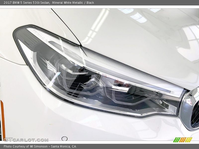 Mineral White Metallic / Black 2017 BMW 5 Series 530i Sedan