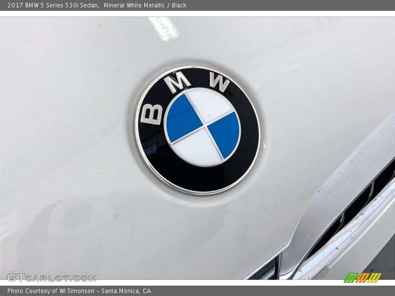 Mineral White Metallic / Black 2017 BMW 5 Series 530i Sedan