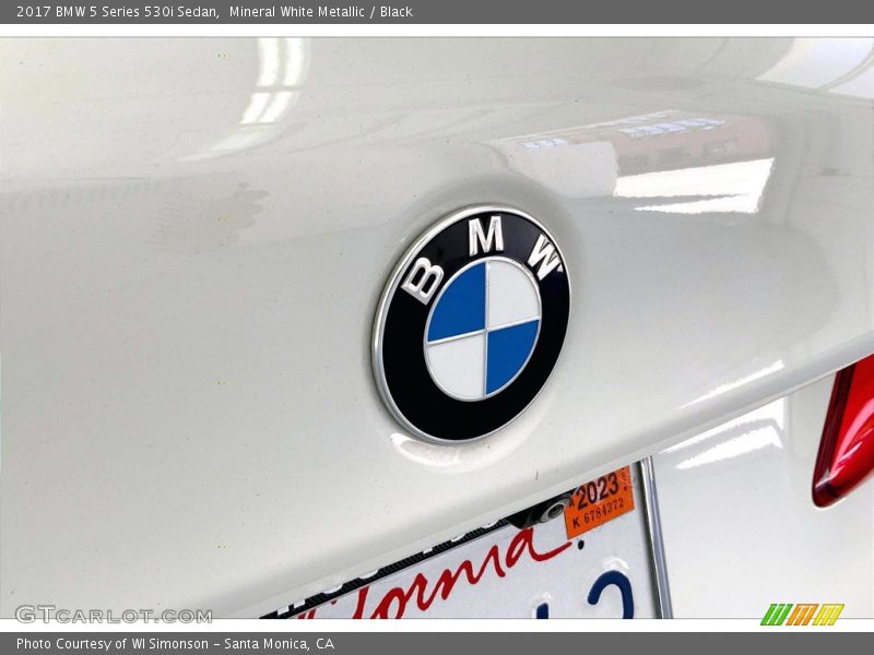 Mineral White Metallic / Black 2017 BMW 5 Series 530i Sedan