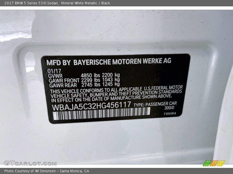 Mineral White Metallic / Black 2017 BMW 5 Series 530i Sedan