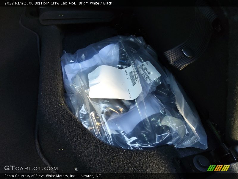 Bright White / Black 2022 Ram 2500 Big Horn Crew Cab 4x4
