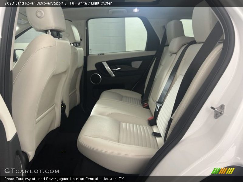 Fuji White / Light Oyster 2023 Land Rover Discovery Sport S