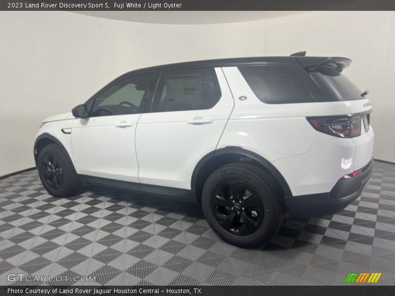 Fuji White / Light Oyster 2023 Land Rover Discovery Sport S
