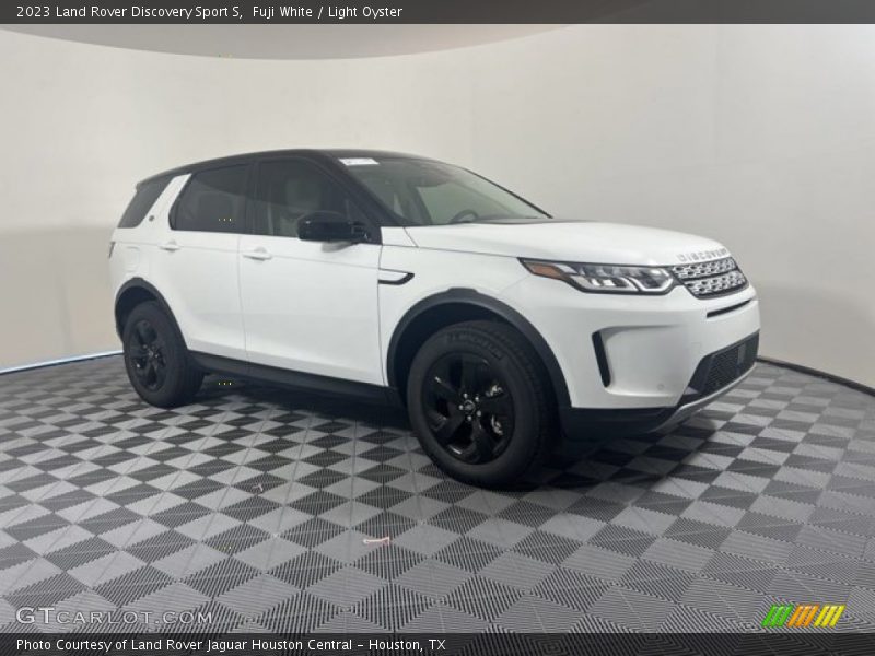 Fuji White / Light Oyster 2023 Land Rover Discovery Sport S