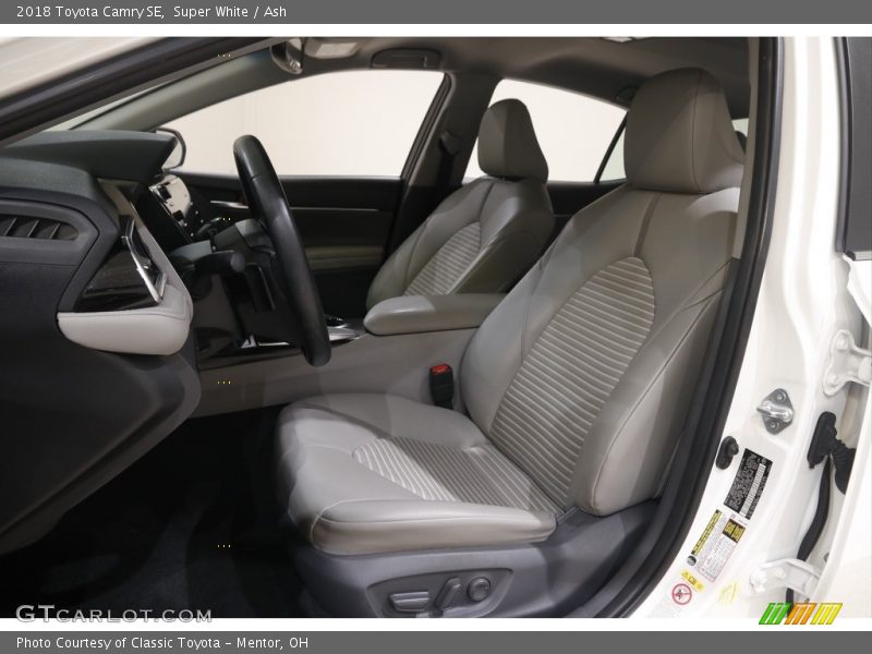 Super White / Ash 2018 Toyota Camry SE