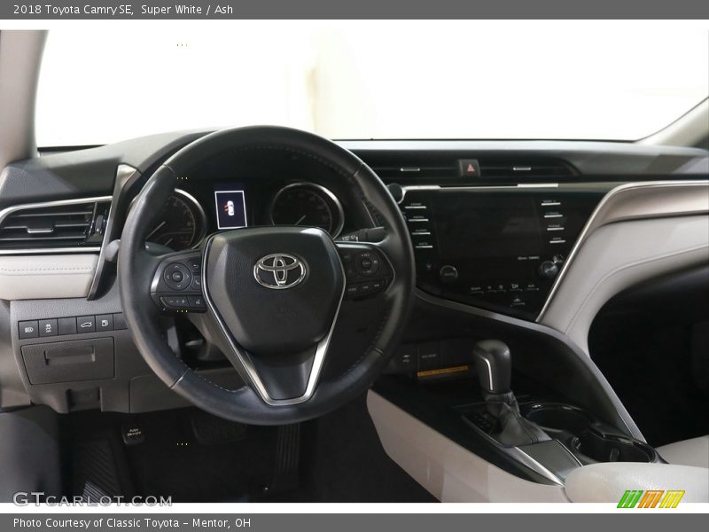 Super White / Ash 2018 Toyota Camry SE