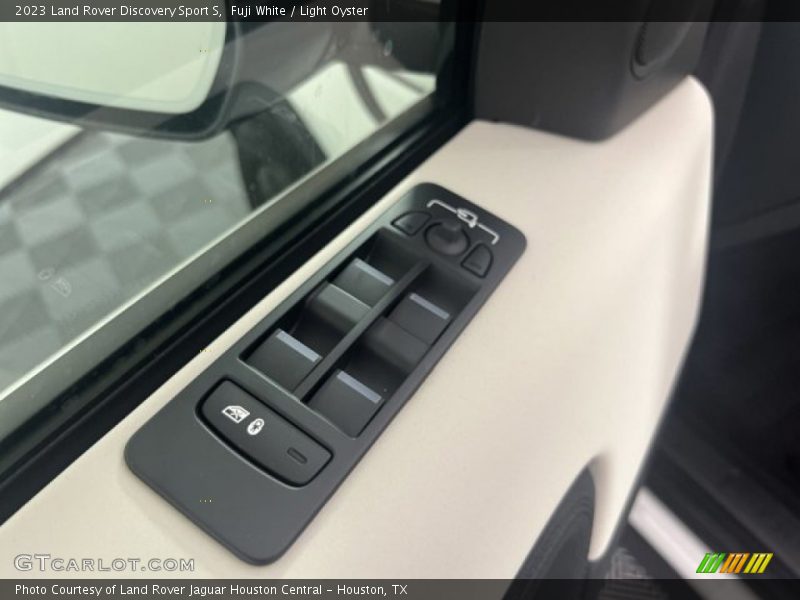 Fuji White / Light Oyster 2023 Land Rover Discovery Sport S
