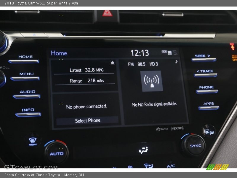 Super White / Ash 2018 Toyota Camry SE