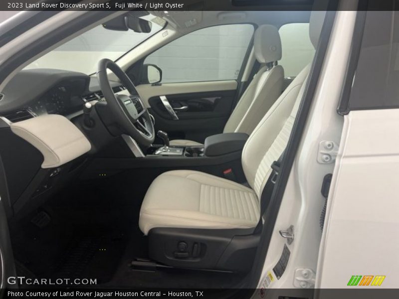 Fuji White / Light Oyster 2023 Land Rover Discovery Sport S