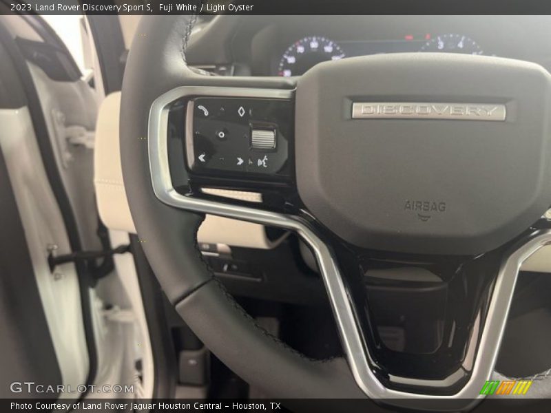 Fuji White / Light Oyster 2023 Land Rover Discovery Sport S