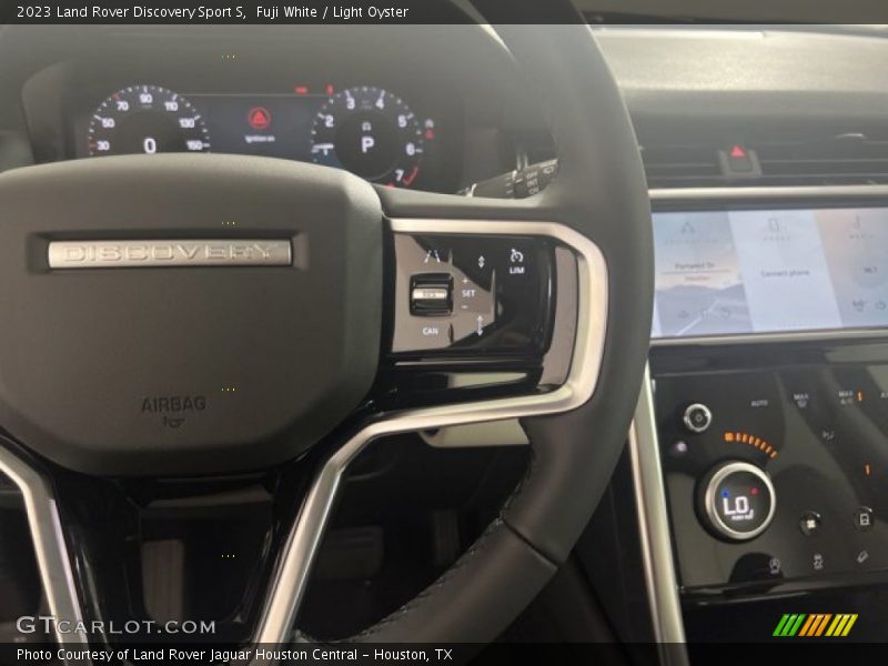 Fuji White / Light Oyster 2023 Land Rover Discovery Sport S