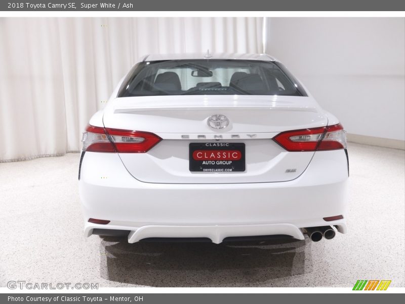 Super White / Ash 2018 Toyota Camry SE