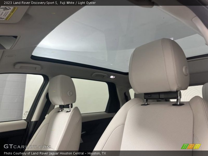 Fuji White / Light Oyster 2023 Land Rover Discovery Sport S