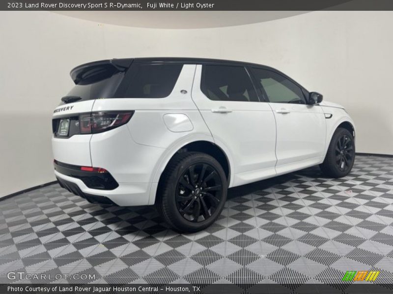 Fuji White / Light Oyster 2023 Land Rover Discovery Sport S R-Dynamic
