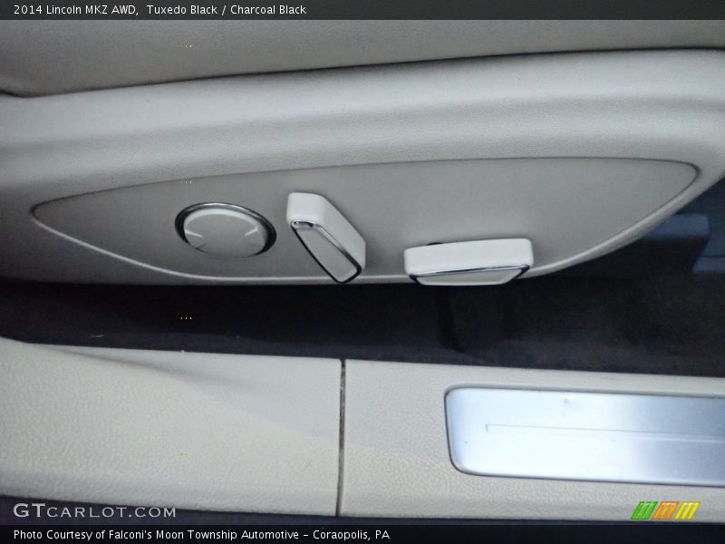 Front Seat of 2014 MKZ AWD