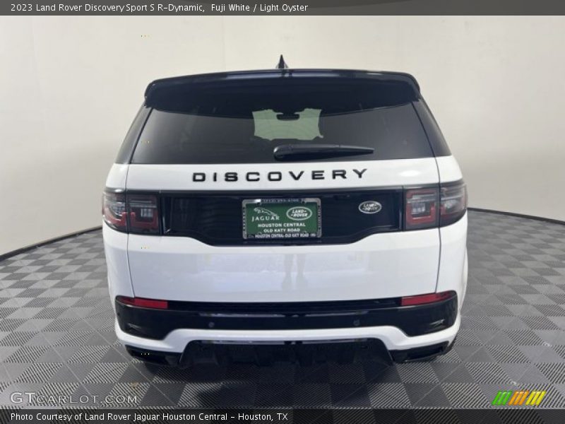 Fuji White / Light Oyster 2023 Land Rover Discovery Sport S R-Dynamic