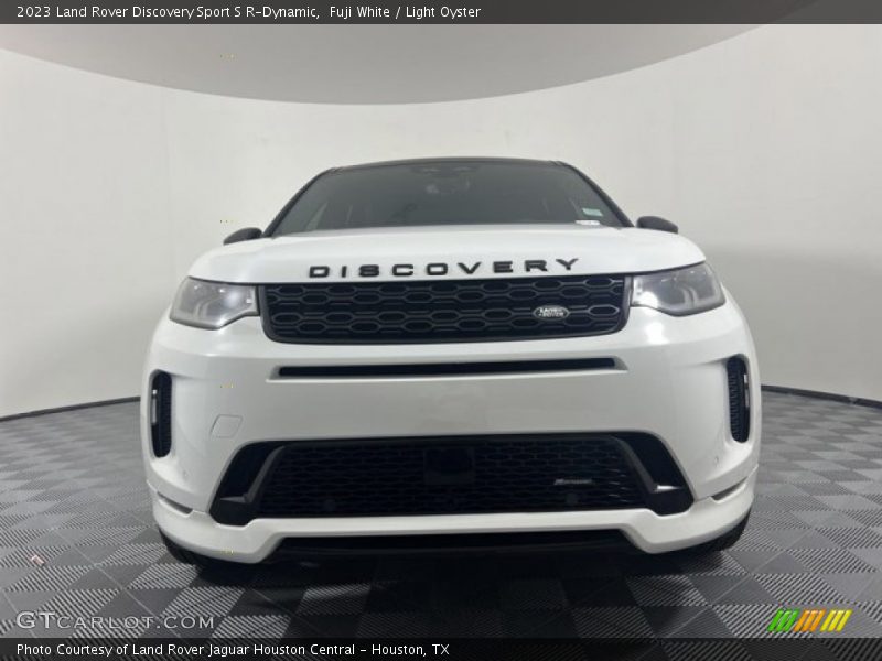 Fuji White / Light Oyster 2023 Land Rover Discovery Sport S R-Dynamic