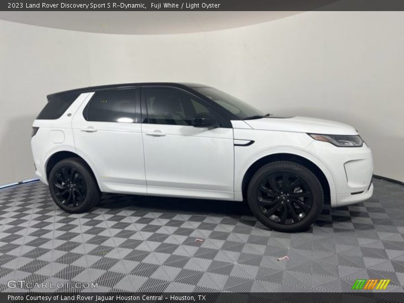 Fuji White / Light Oyster 2023 Land Rover Discovery Sport S R-Dynamic