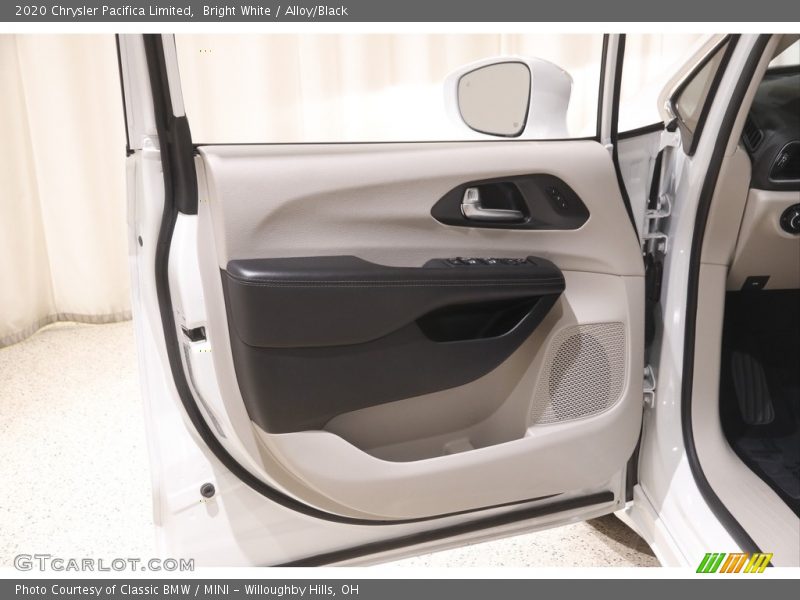 Bright White / Alloy/Black 2020 Chrysler Pacifica Limited