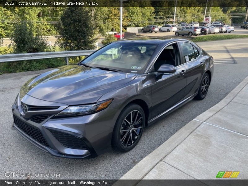 Front 3/4 View of 2023 Camry SE