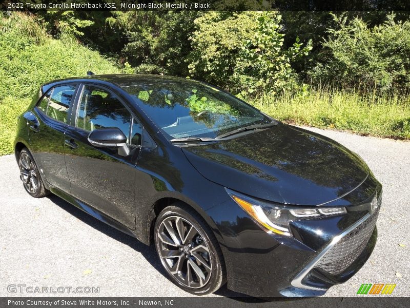 Front 3/4 View of 2022 Corolla Hatchback XSE