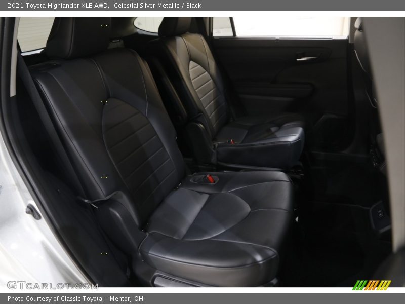 Celestial Silver Metallic / Black 2021 Toyota Highlander XLE AWD