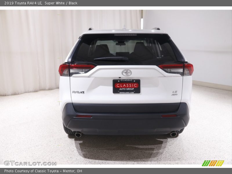 Super White / Black 2019 Toyota RAV4 LE