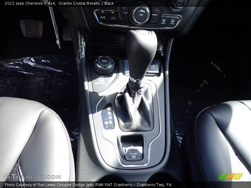 Granite Crystal Metallic / Black 2022 Jeep Cherokee X 4x4