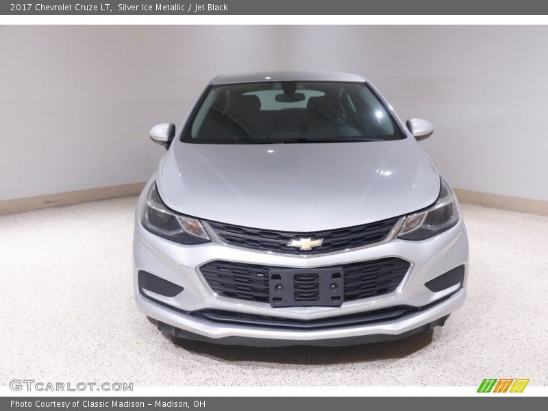 Silver Ice Metallic / Jet Black 2017 Chevrolet Cruze LT