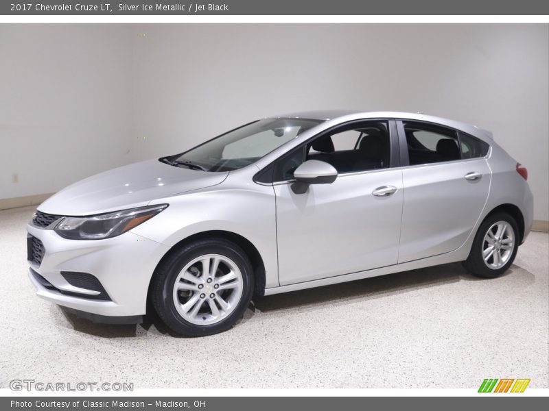 Silver Ice Metallic / Jet Black 2017 Chevrolet Cruze LT