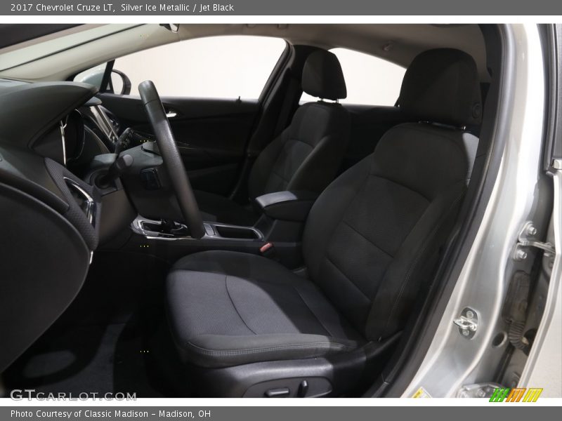 Silver Ice Metallic / Jet Black 2017 Chevrolet Cruze LT