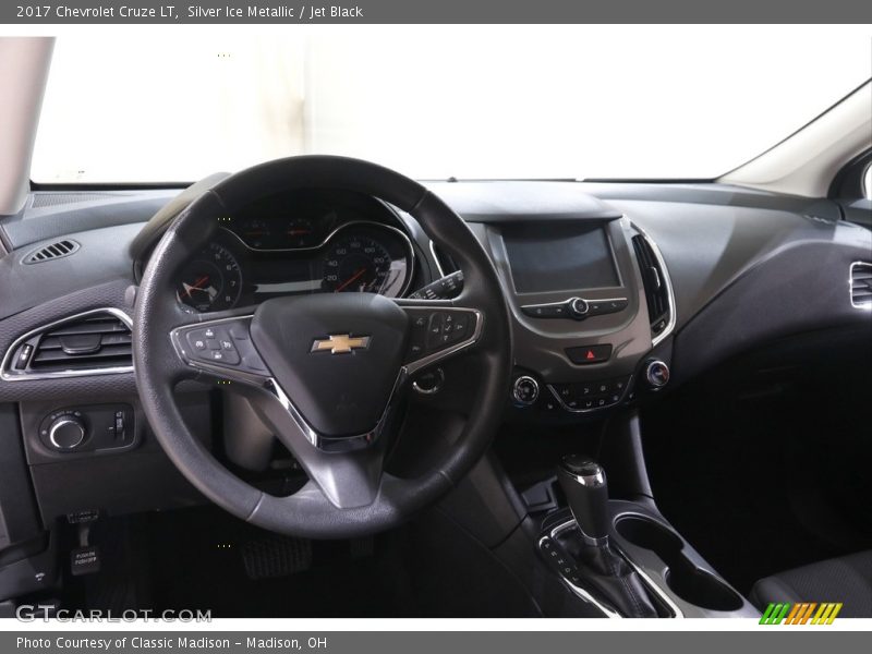 Silver Ice Metallic / Jet Black 2017 Chevrolet Cruze LT
