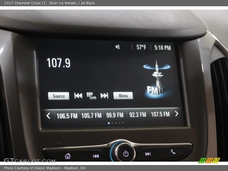 Silver Ice Metallic / Jet Black 2017 Chevrolet Cruze LT